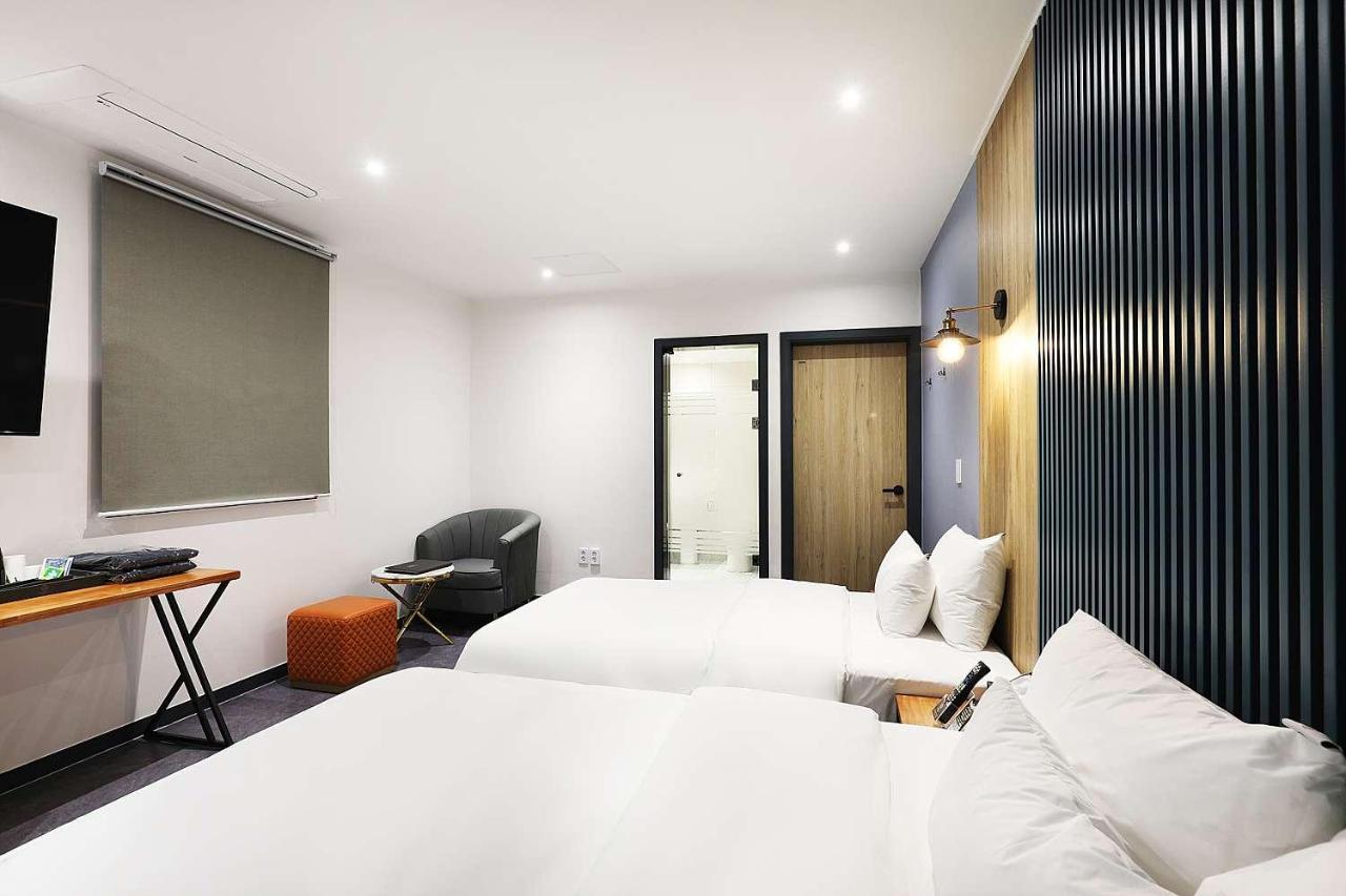 Mariposa Hotel Songtan Pyeongtaek Exteriör bild